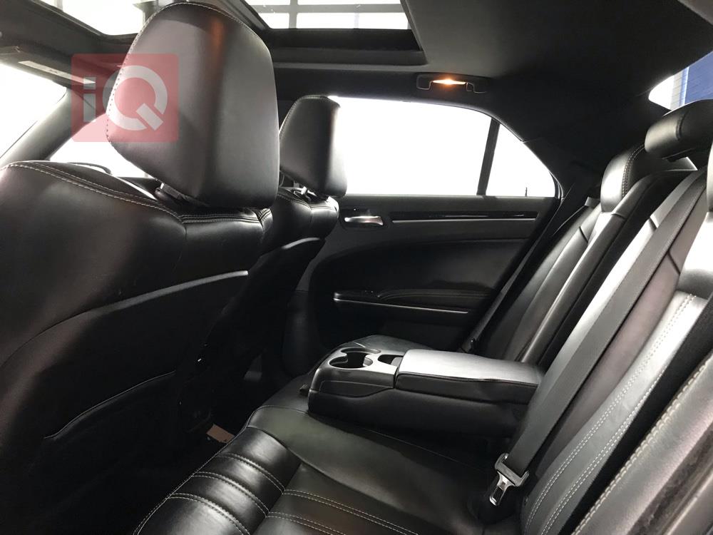 کرایسلەر 300